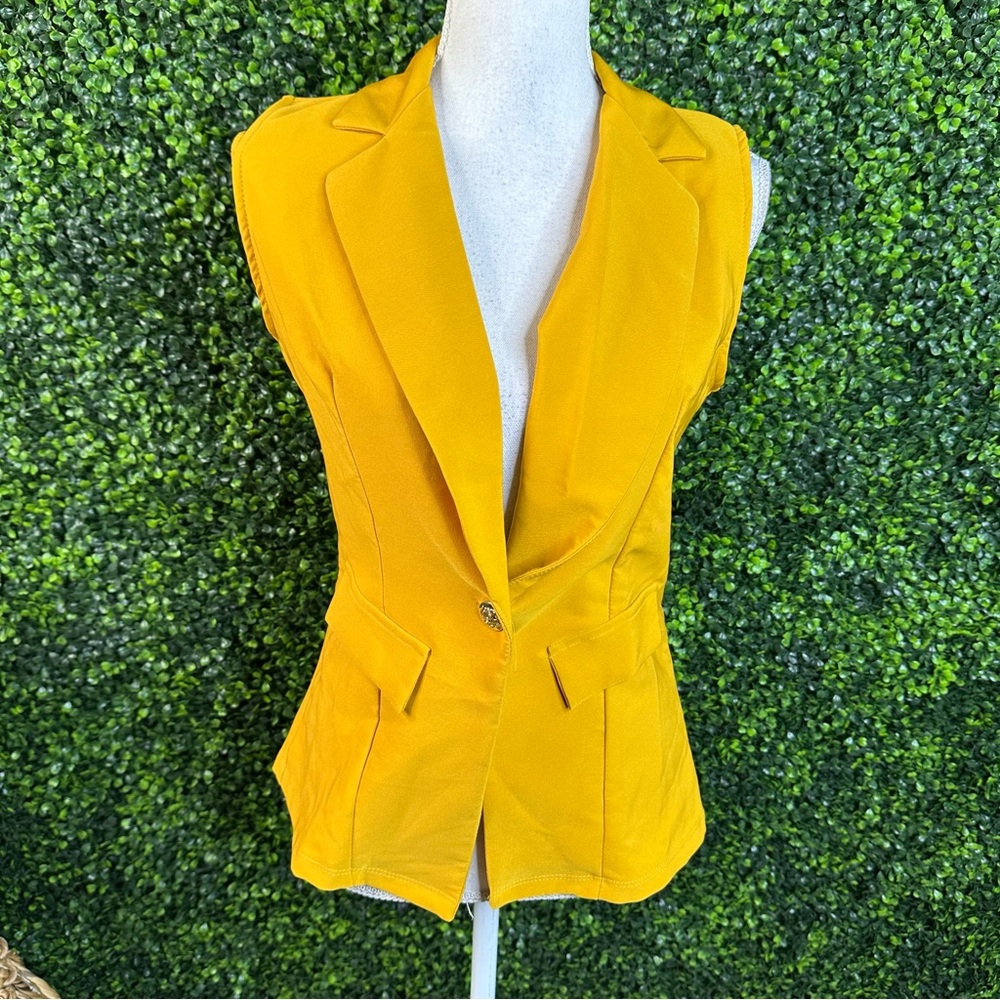 Nwt merigold Yellow Sleeveless‎ Blazer